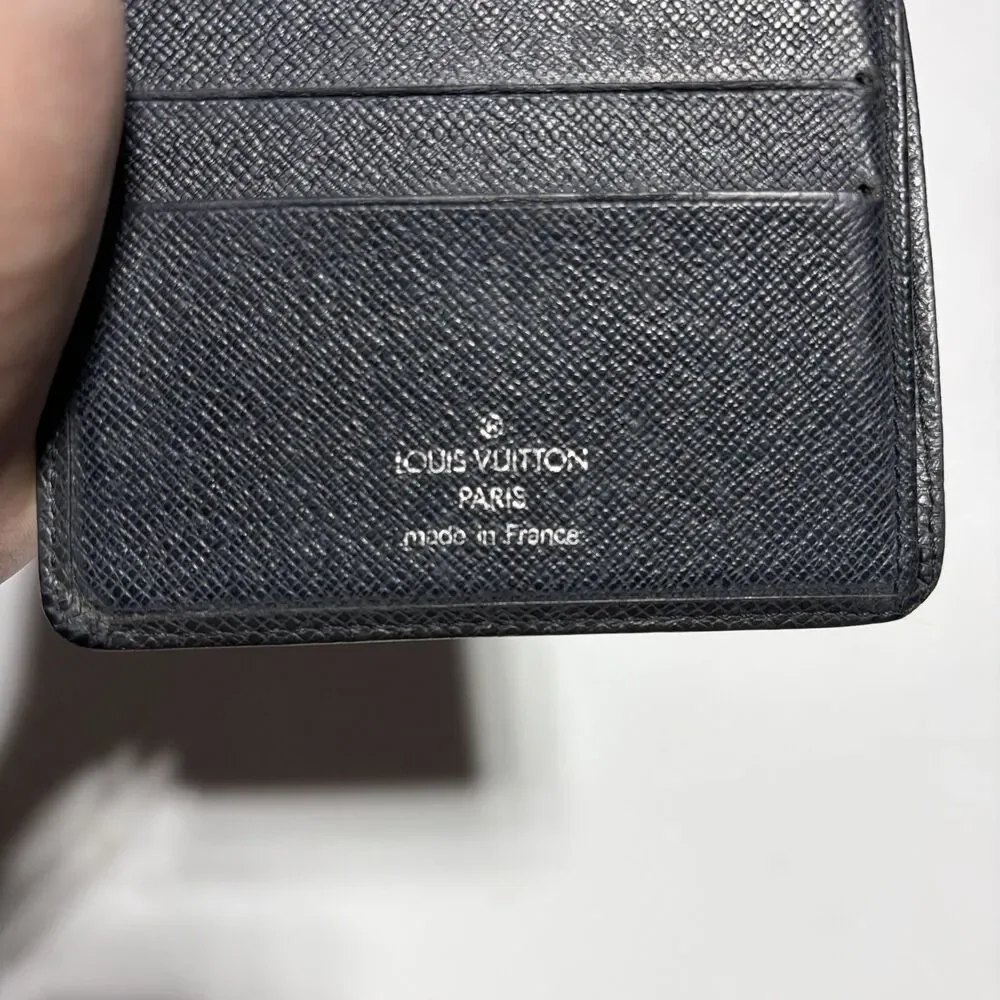 Louis Vuitton Men’s Saffiano Leather Bifold Wallet Black